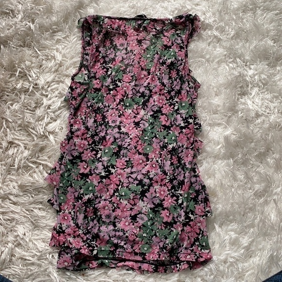 Express Ruffle Floral Top - Picture 2 of 7